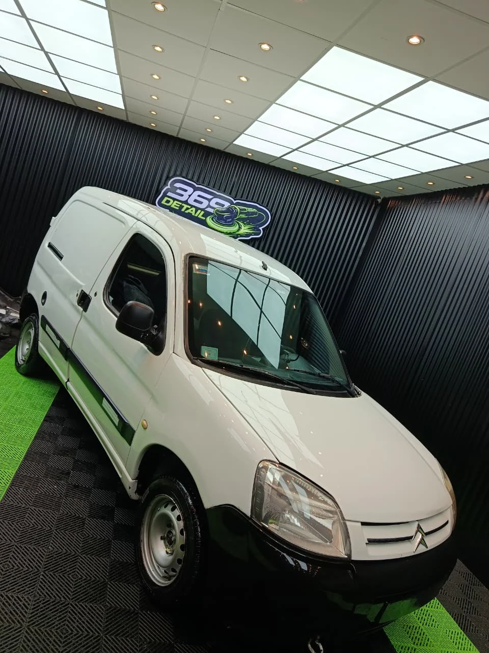 Citroën Berlingo — Tratamiento acrílico — Exterior — Después — 369 Detail, Lugano
