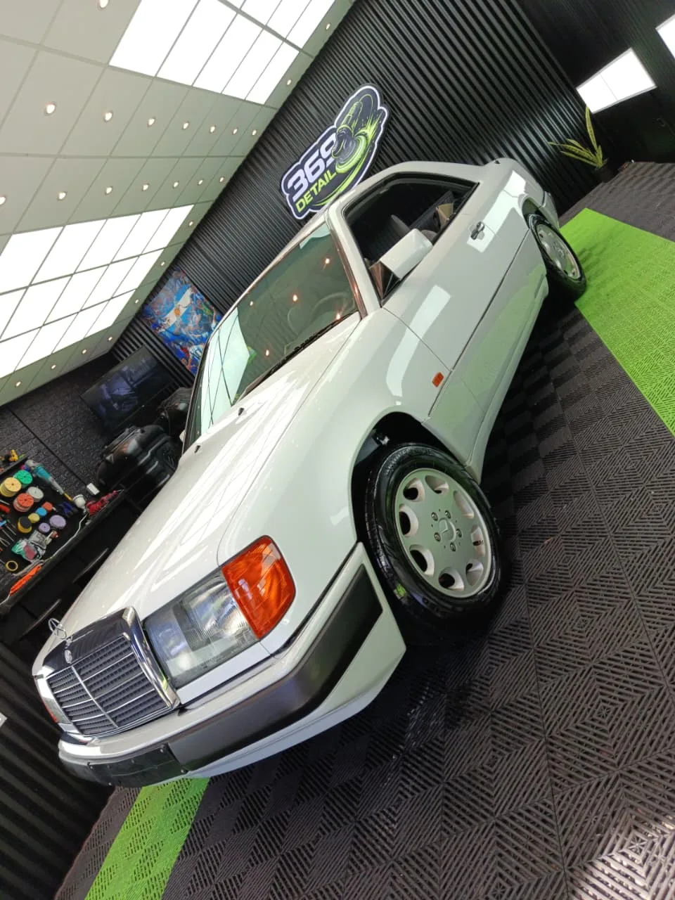 Mercedes-Benz 300 CE — Tratamiento cerámico — Carrocería — Antes del trabajo en 369 Detail, Lugano