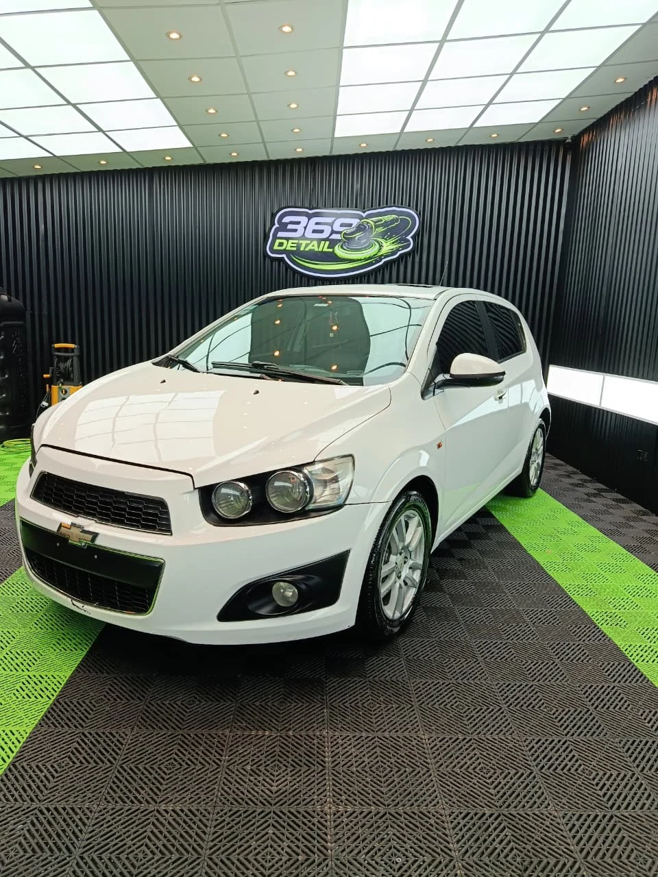 Chevrolet Sonic — Abrillantado y realce de pintura — Exterior — 369 Detail, Lugano
