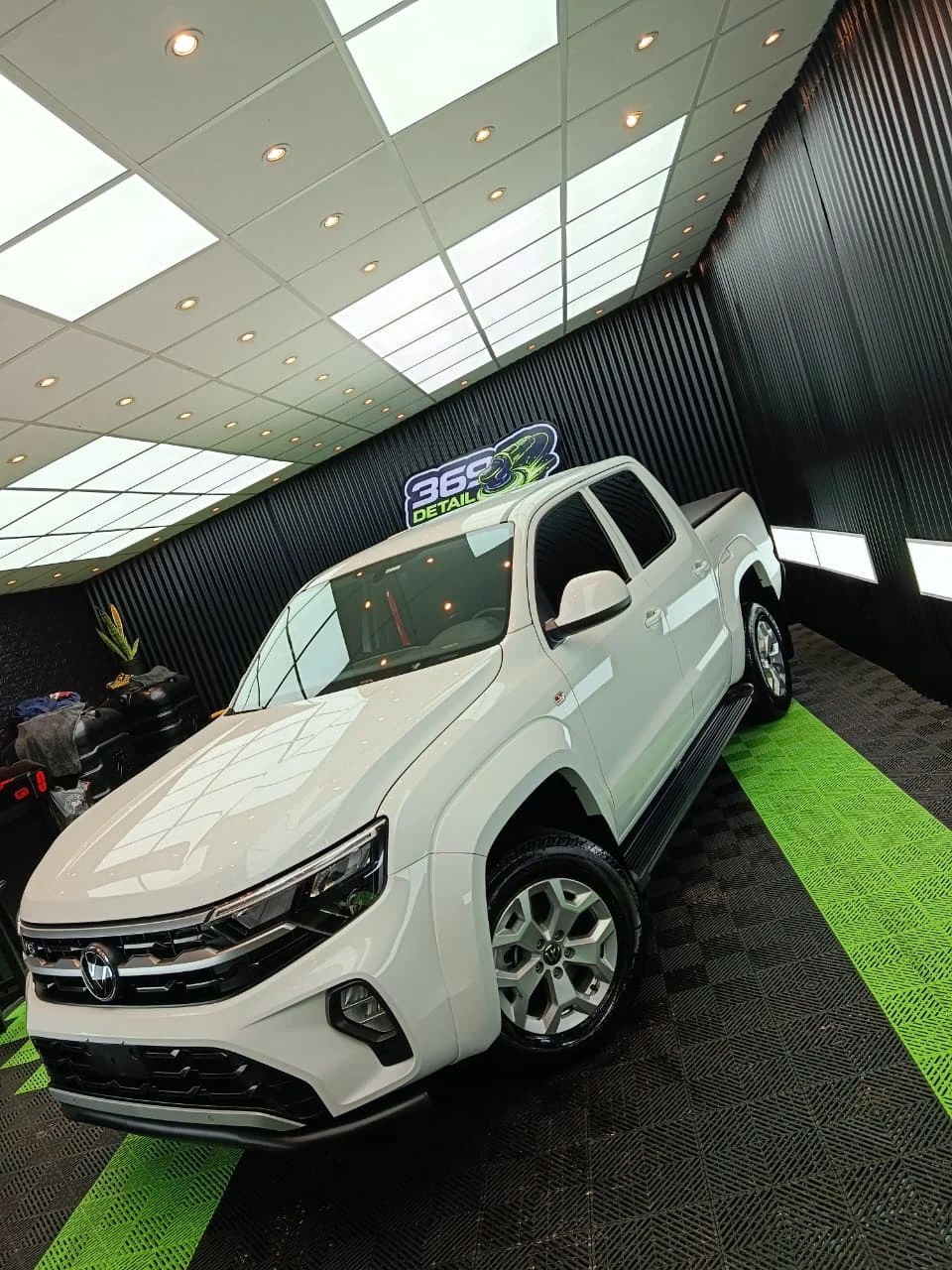 VW Amarok blanca — Lavado detallado — Frente — 369 Detail, Lugano