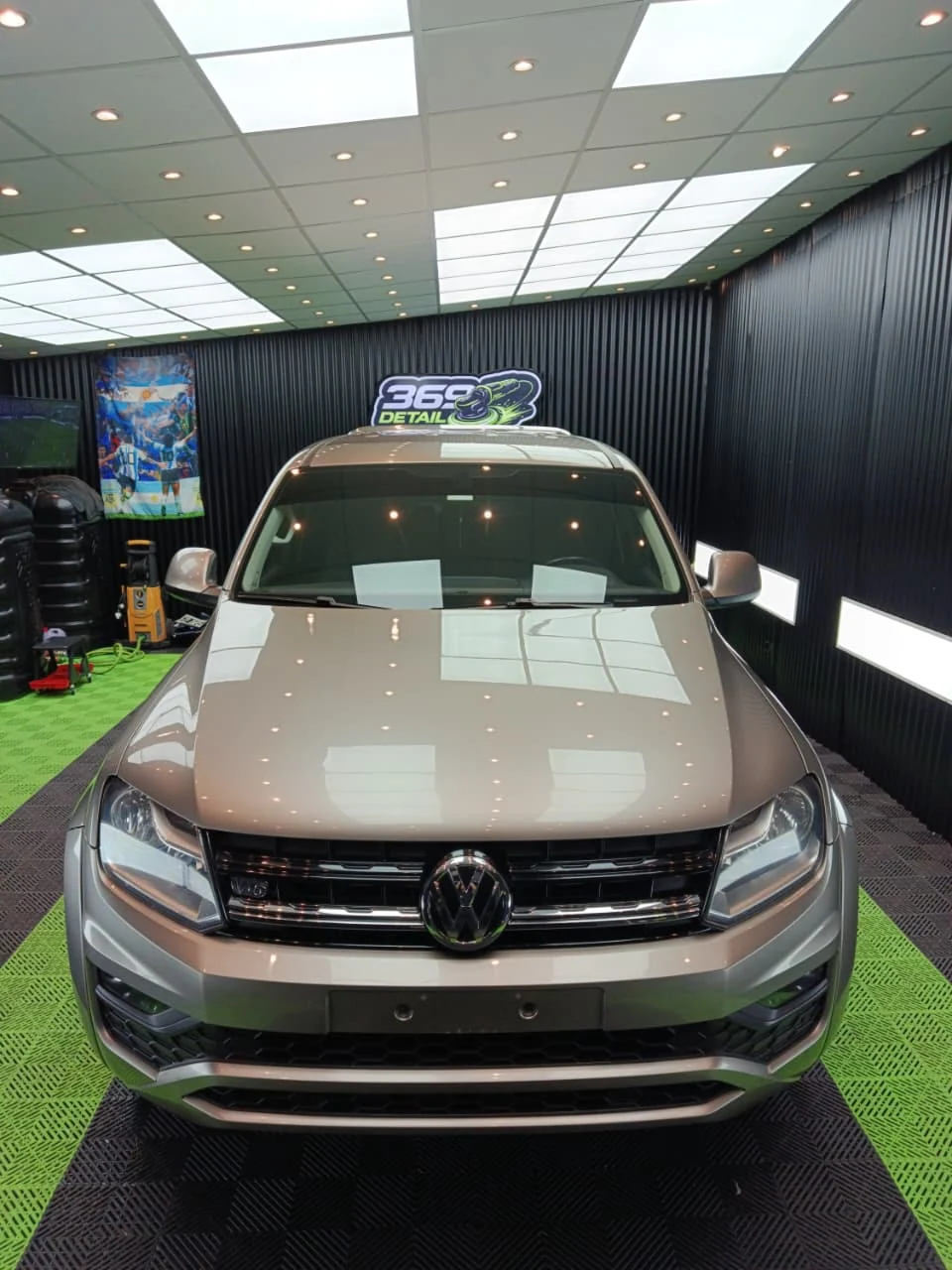 VW Amarok champagne — Lavado detallado — Exterior — 369 Detail, Lugano